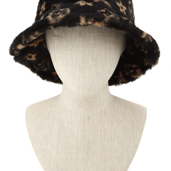 Geometric Pattern Fur Bucket Hat - Picture 4 of 5